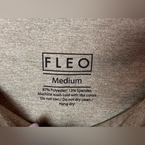 LIKE NEW GREEN FLEO EL TORO LEGGING 25" HIGH RISE MEDIUM - Picture 3 of 4